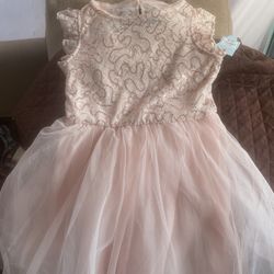 No Vendo Pero Busco Este Vestido Talla 6x en talla de niña