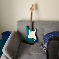 Squier Stratocaster By Fender W/50 Watt Modeling Amp