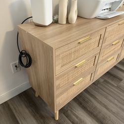 Dresser & Nightstand 