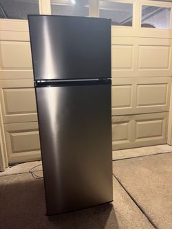 Stainless Steel Top Freezer Refrigerator