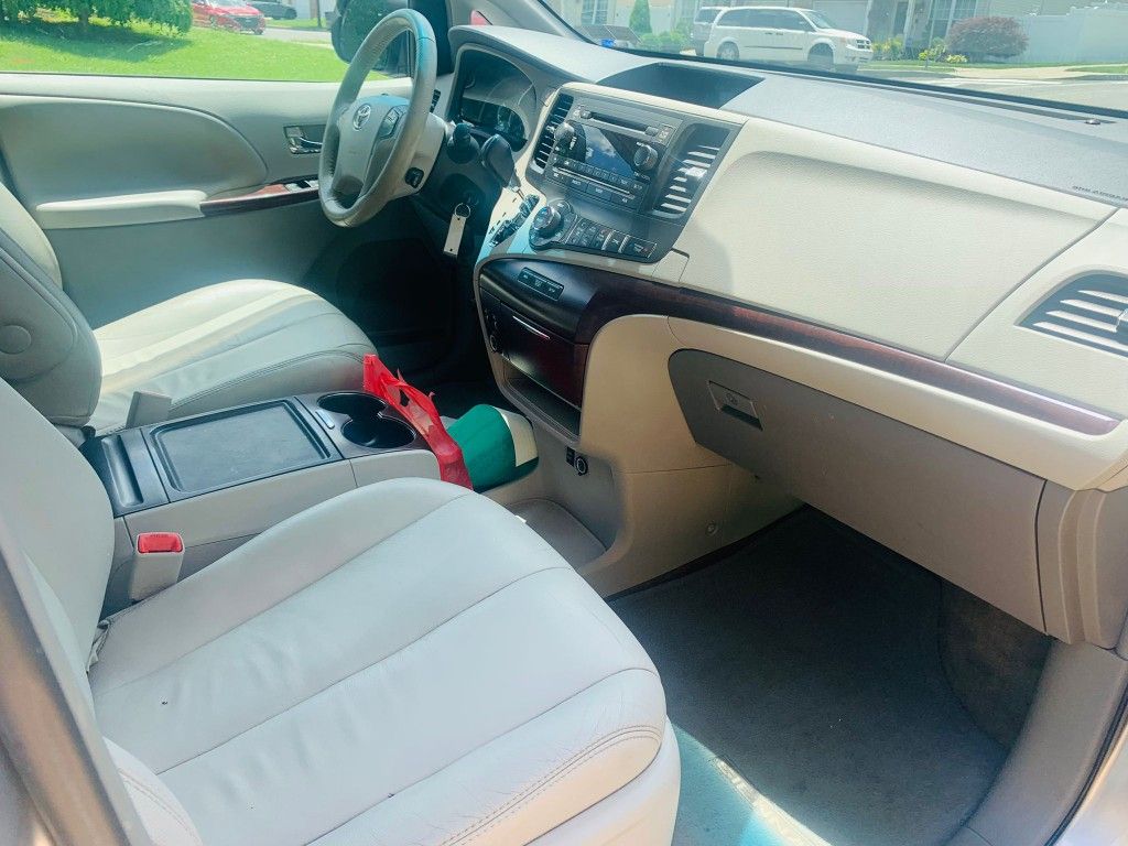 2012 Toyota Sienna