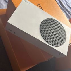  Xbox Series S 512GB Video Game Console - White