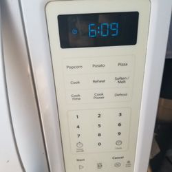 Large Whirlpool Microwave Oven