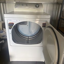 Maytag Dryer w Sensor Dry Wrinkle Control