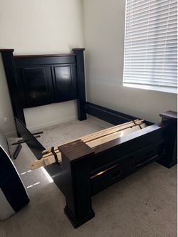 Free bed frame with drawer space (queen)