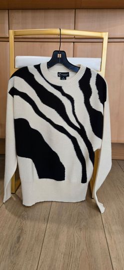 Brand New Cashmere Zebra Pattern Women's Sweater. Size Small