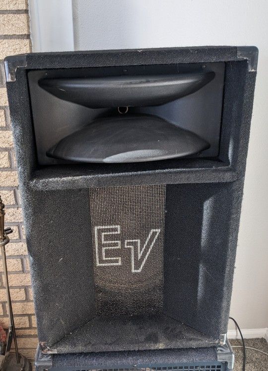Pair Of EV PA Speakers, 15" + horn