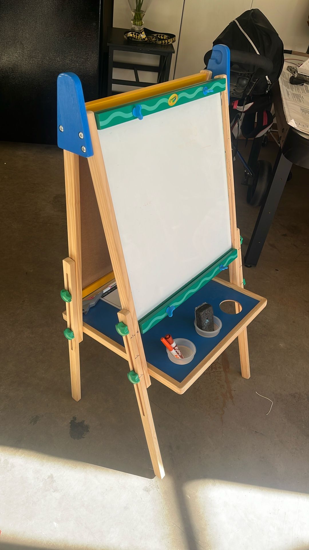 White Board/ Chalk Board