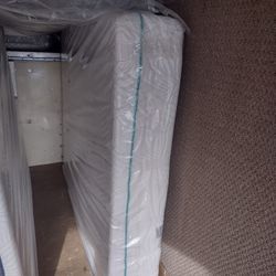 Free Delivery Today Only $260NEW Queen 10" Memory Foam Mattress 