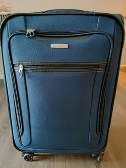 Travel suitcase