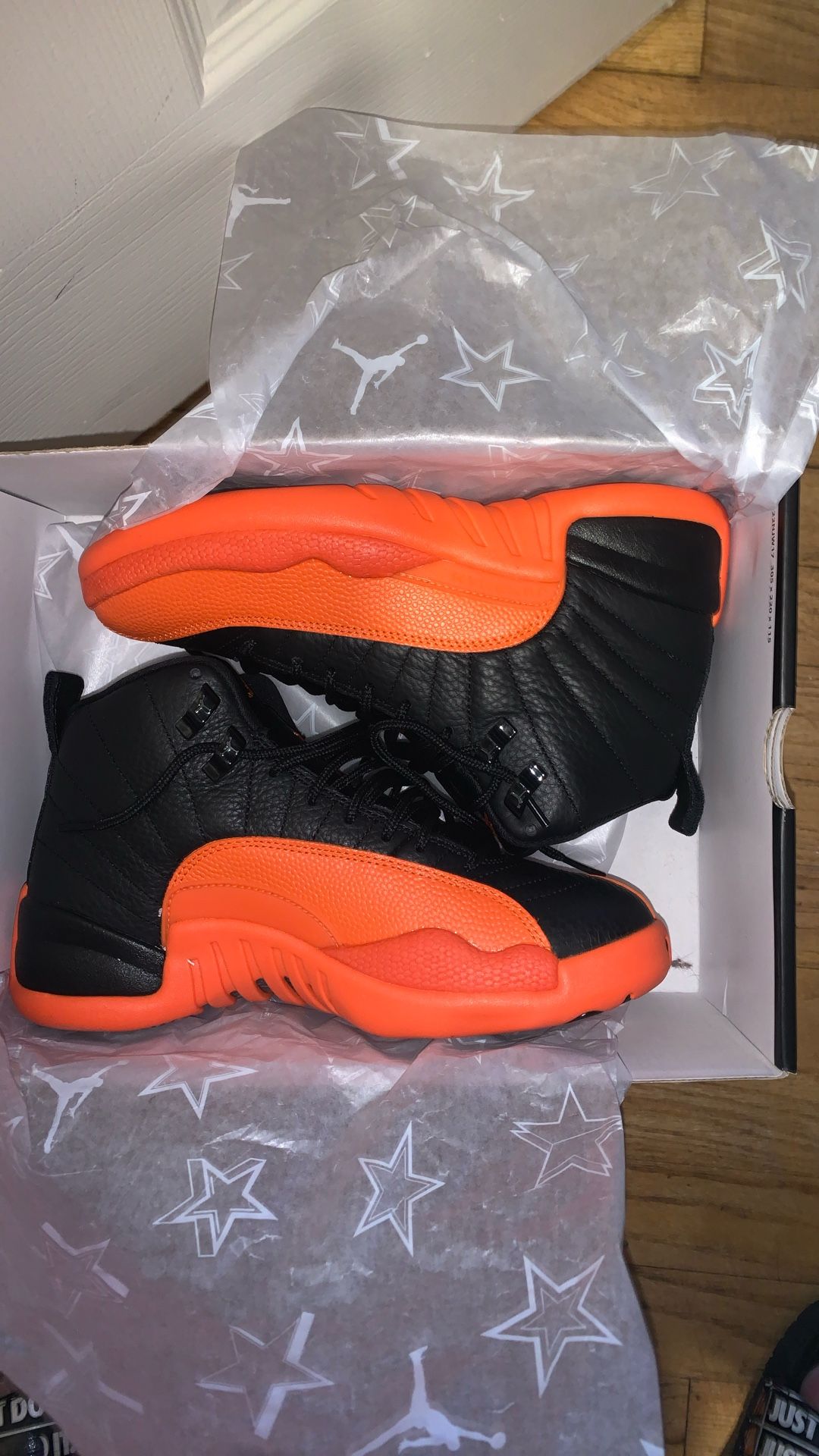Jordan 12 Bright Orange DS Wmns