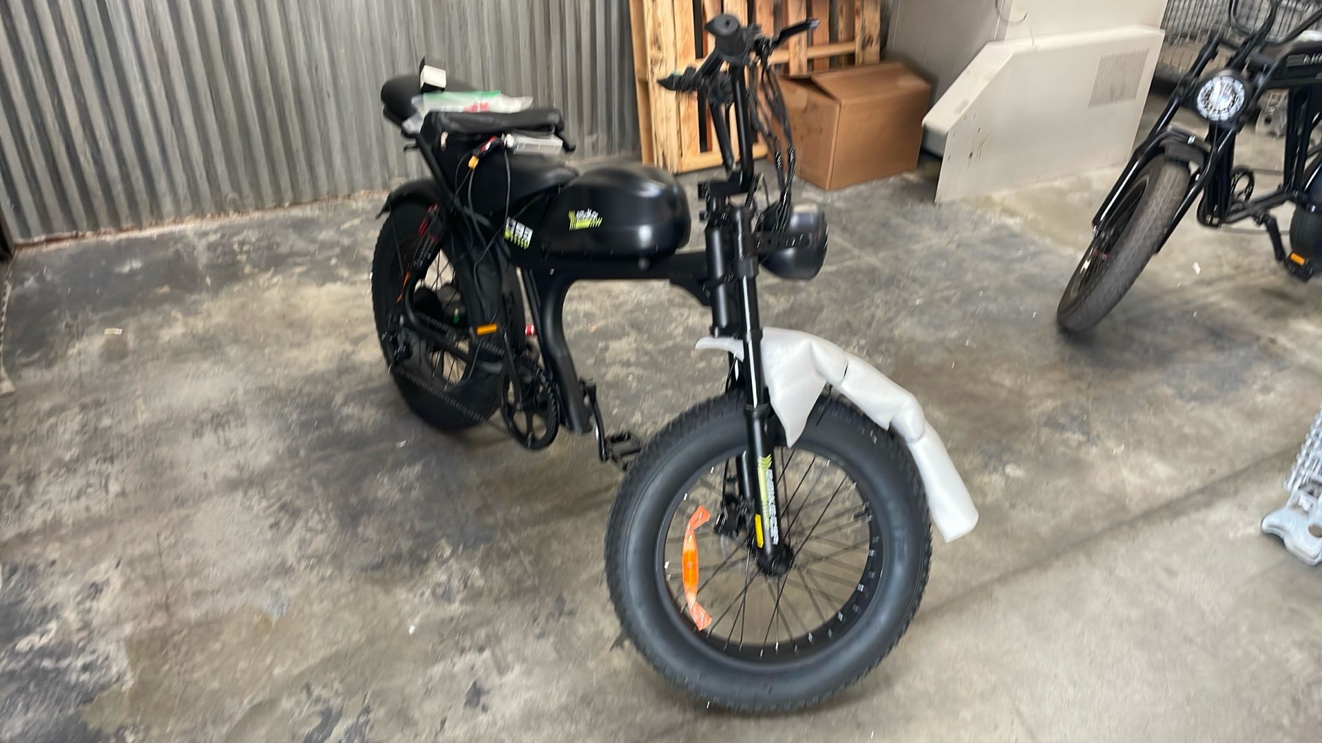 Electric Bike Emoko C93 Dirt Bike Design 1000 Watts 28 MPH (Parts Or Repair )