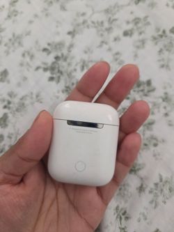 Apple AirPods Charging Case