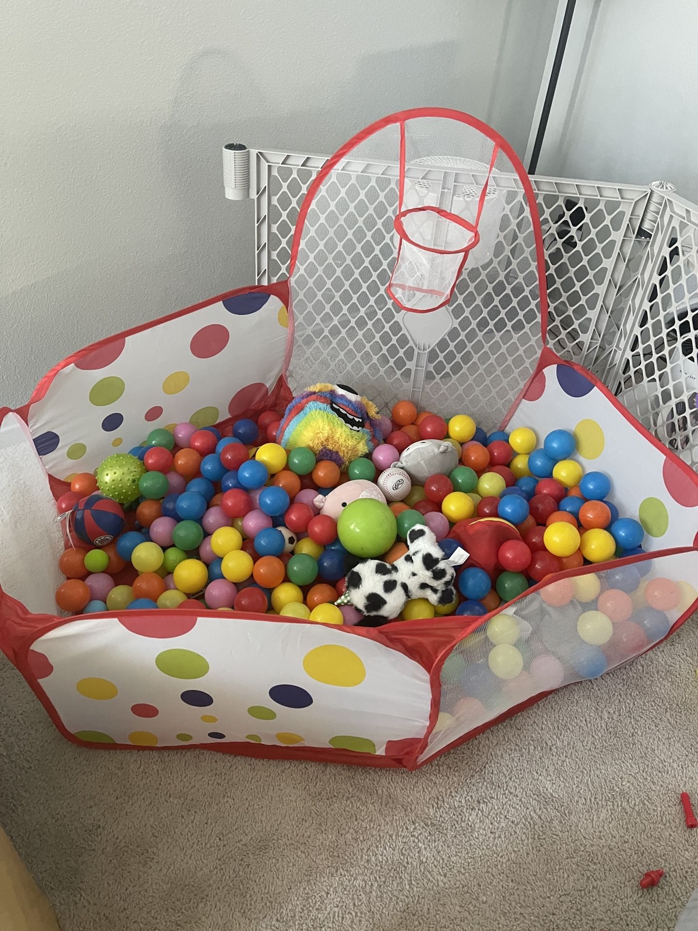 Ball Pit With Plastic Balls