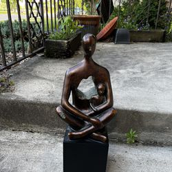 Decorative Figurine - Mother and child 
