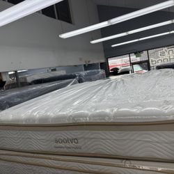 KING SIZE SAATVA MEMORY FOAM HYBRID MATTRESS & BOX SPRINGS BED SET