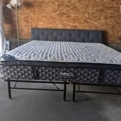 Puffy Lux Hybrid Mattress, King, Like New, Excellent Condition