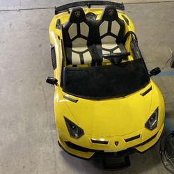 Lamborghini Ride-On RC Car (Goodwill Fontana South)
