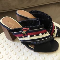 Woman’s Shoes Size 6