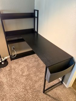 Black Desk
