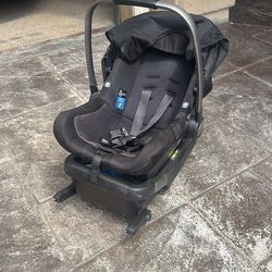 Nuna Pipa light car seat & relax base & stroller attachment