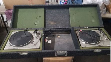 Grunforf DJ coffin and two panasonic sl-h401 turntables