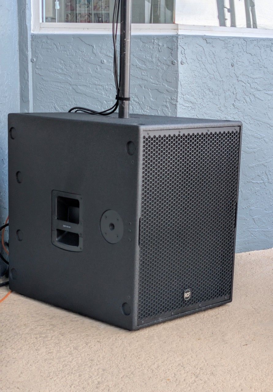 Rcf 9004 18" Subwoofer Read Description