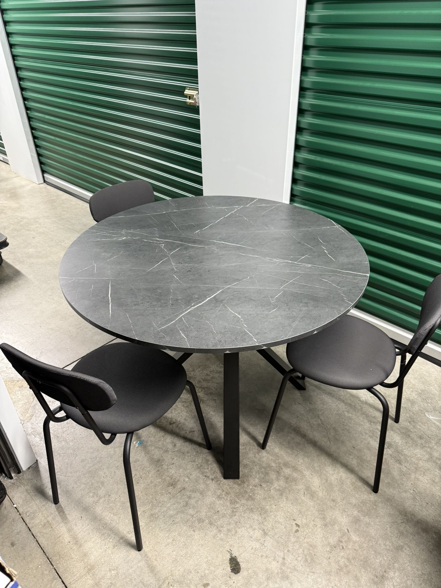 Table with 3 Chairs