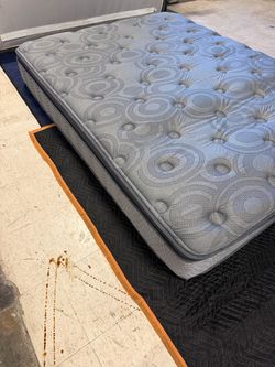 Queen Pillow Top Mattress