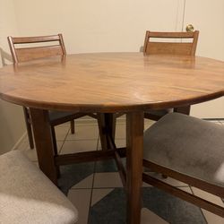 Dining table w/4 chairs