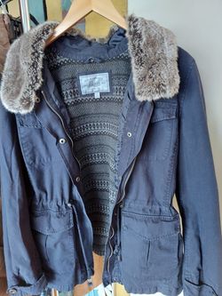 G.H. BASS &CO. Navy blue parka.