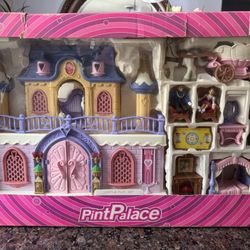 VINTAGE CASTLE PLAYSET PRINCE AND PRINCESS CASTLE TOY OBO