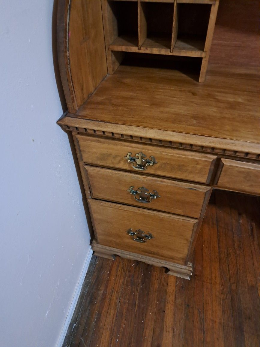 Vintage Desk Wood Collectibles & Art