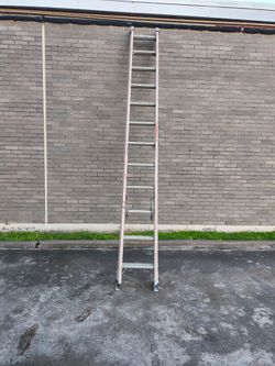 Louisville Ladder, model L-3022-24.
