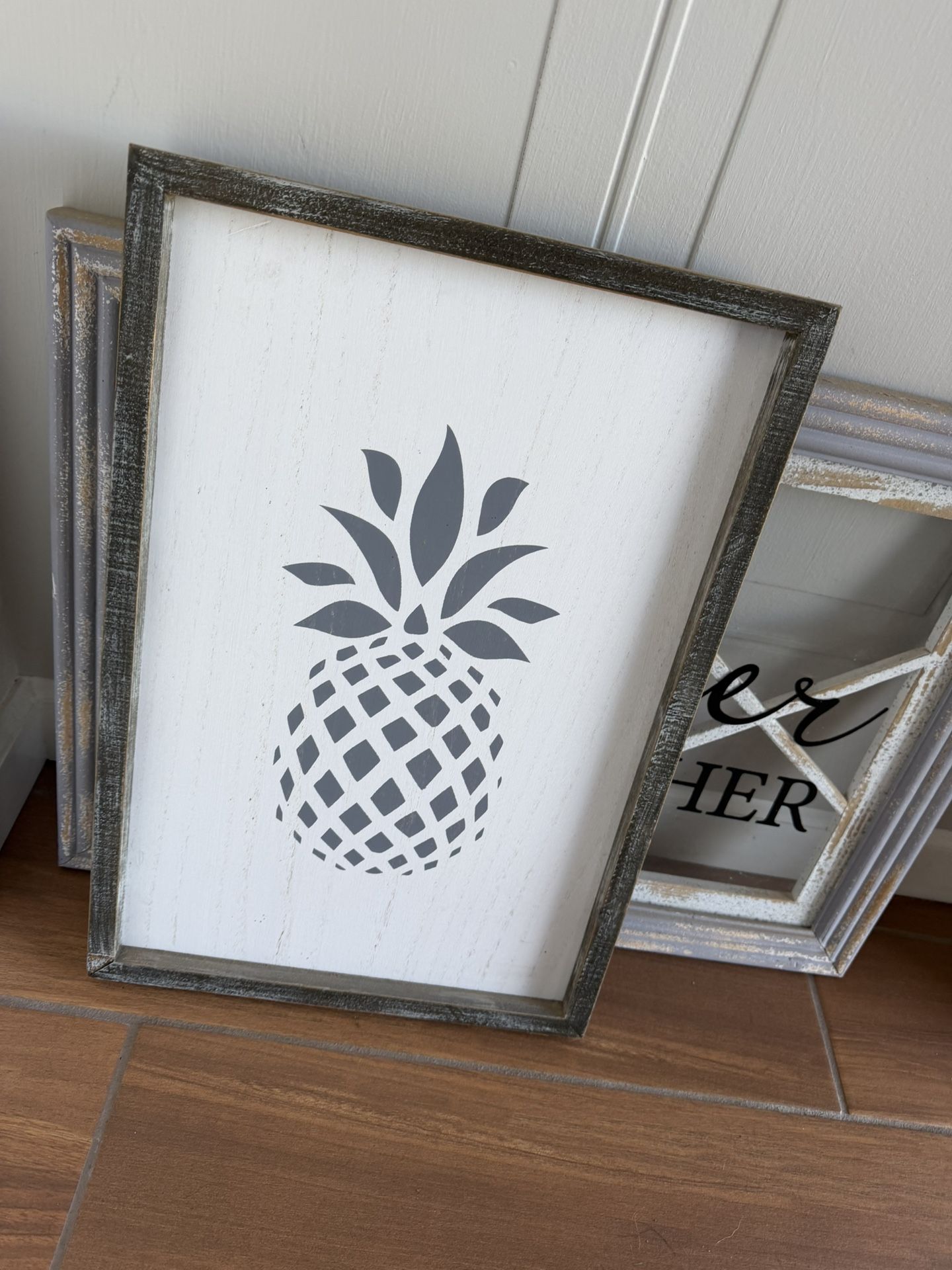 Pineapple Decor Sign 