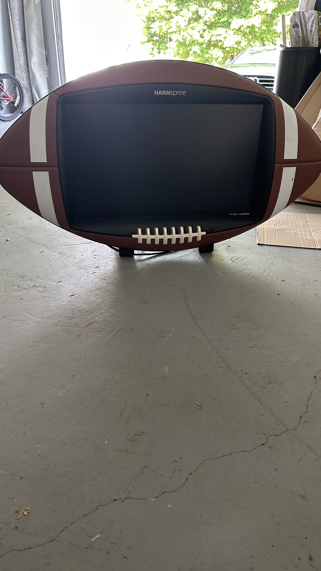 Hannspree Football  Shaped TV