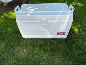 Igloo Marine Ultra 72 Quart White Insulated Cooler with Tray Insert
