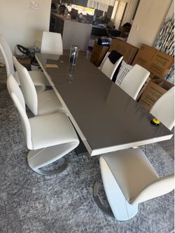 Dining room table and chairs set
