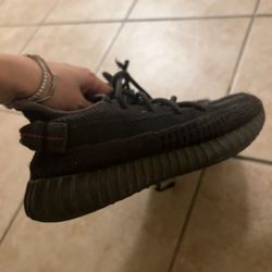 Yeezee Shoe Size 5.5