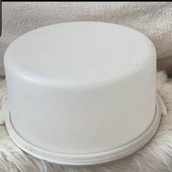 Vintage Tupperware large cake taker