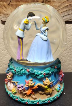 Disney Cinderella and Prince Charming Musical Snow Globe "12 Days of Christmas"