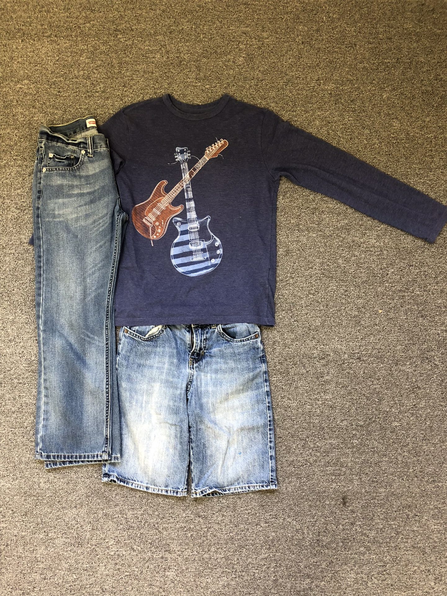 GAP long sleeve T-shirt, Keedo short sleeve hoodies, Old Navy-Keedo shorts, Levi’s Jeans, Nike Micheal Jorden sweatpants