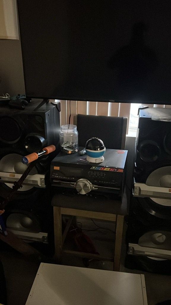 Stereo With Speakers