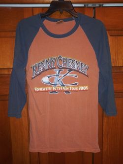 MENS SMALL KENNY CHESNEY SOMEWHERE IN THE SUN TOUR 2005 CONCERT TEE SHIRT