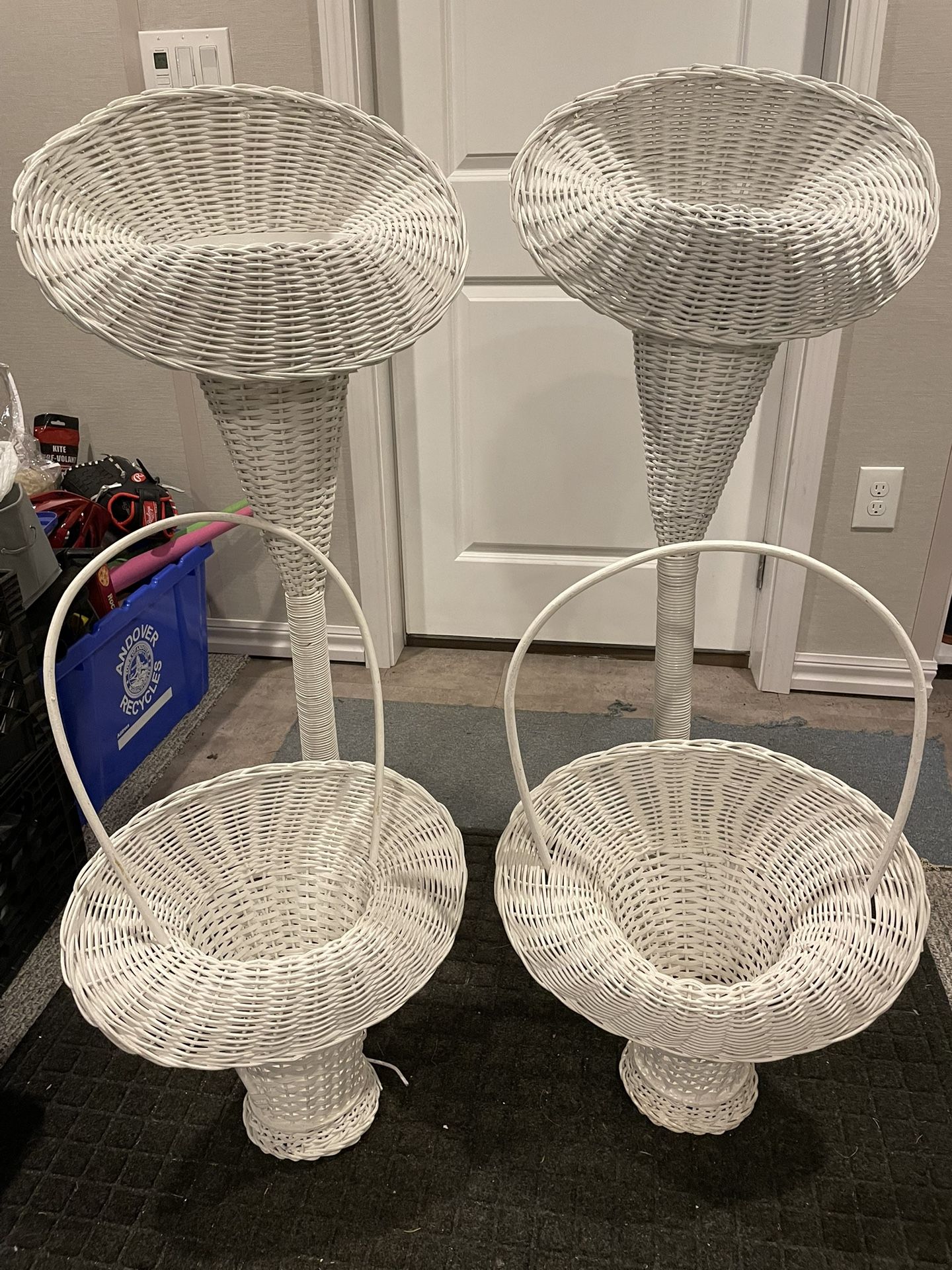 White Wicker Baskets For Floral Arrangements