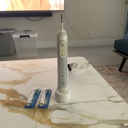 Braun OralB Electric Toothbrush; Toothbrush Replacement Heads In Package - Pompano Beach, Read Description