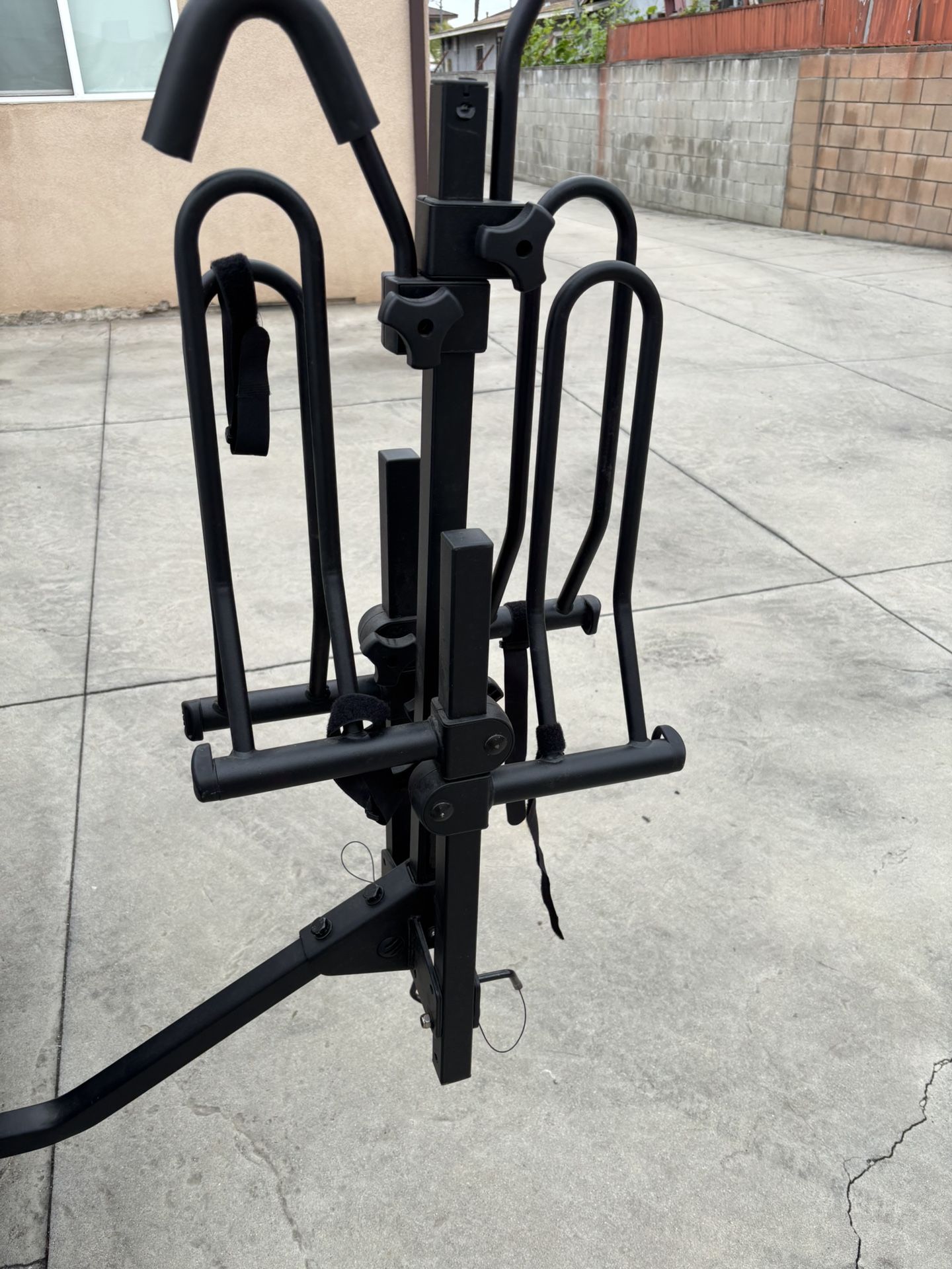 like new Hollywood Sport Rider Model HR1000 - 2 Bike Hitch Rack