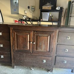 Dresser/cabinet