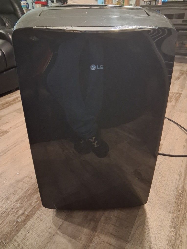 LG 14000 BTU PORTABLE A.C.