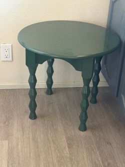 Nautica Green Round Wood Side Table